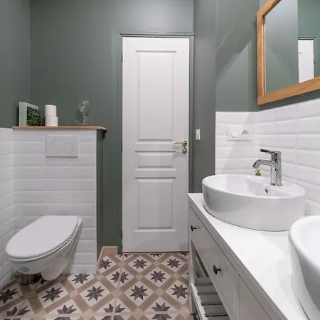 Bains Callou Situee Face Aux Thermes *