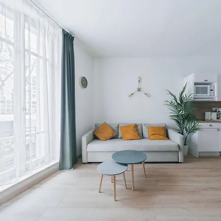 Bains Callou Situee Face Aux Thermes Βισύ