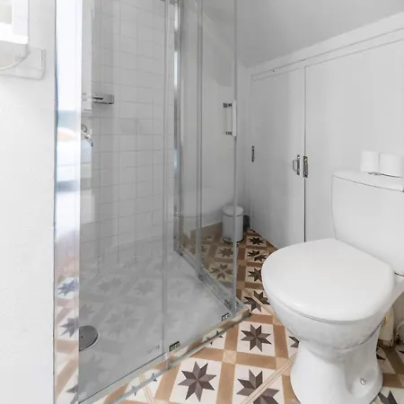 Bains Callou Situee Face Aux Thermes *