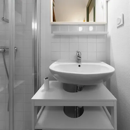 Bains Callou Situee Face Aux Thermes *