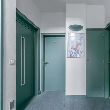 Bains Callou Situee Face Aux Thermes Vichy