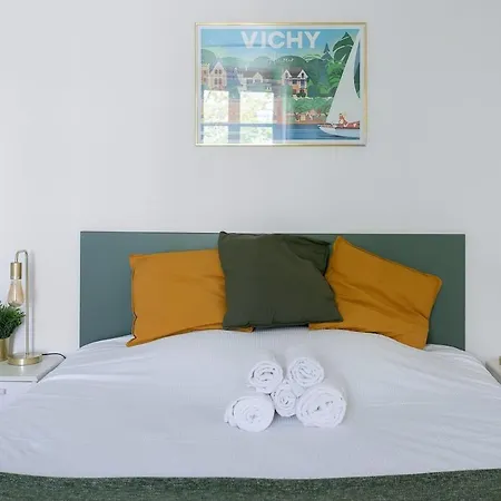 Bains Callou Situee Face Aux Thermes Βισύ