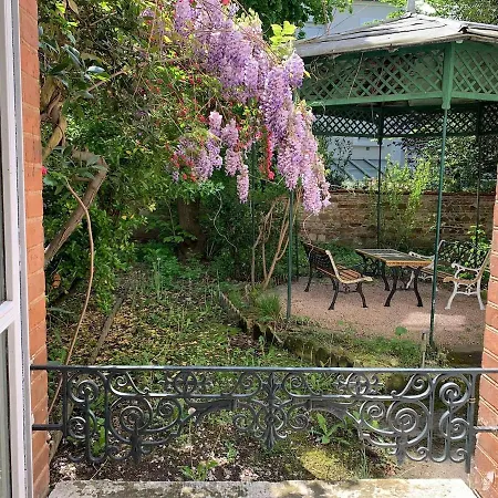 Bains Callou Situee Face Aux Thermes