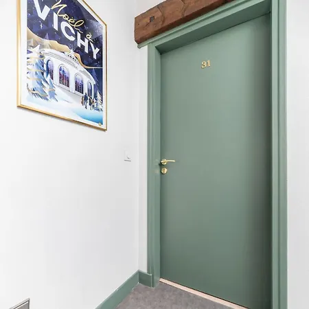 Bains Callou Situee Face Aux Thermes *