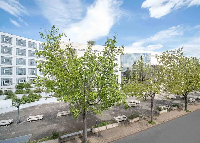 Bains Callou Situee Face Aux Thermes * Vichy