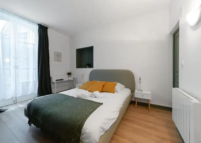 Bains Callou Situee Face Aux Thermes * Vichy