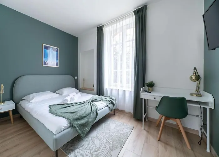 Bains Callou Situee Face Aux Thermes