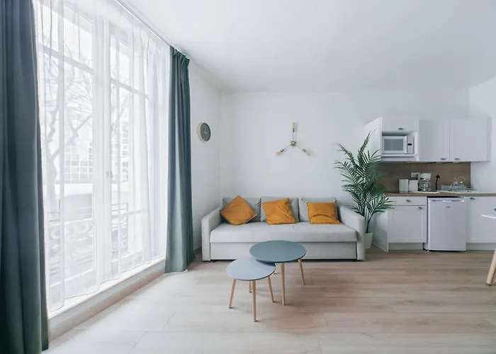 Bains Callou Situee Face Aux Thermes Vichy