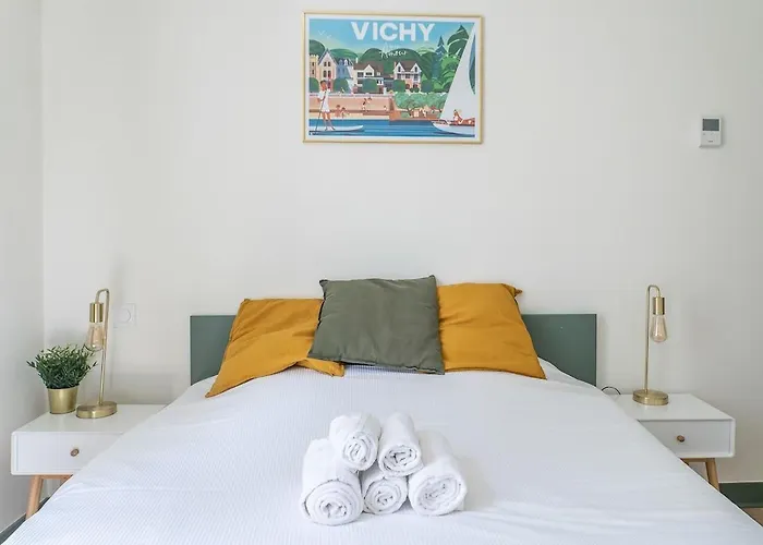 Bains Callou Situee Face Aux Thermes Vichy