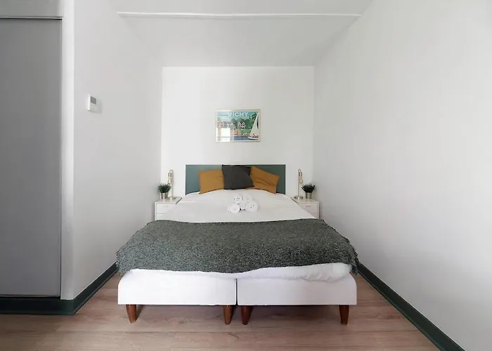 Bains Callou Situee Face Aux Thermes * Vichy