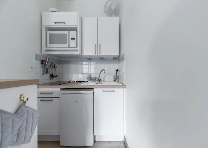 Bains Callou Situee Face Aux Thermes