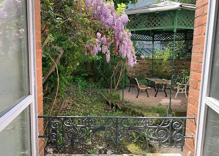 Bains Callou Situee Face Aux Thermes